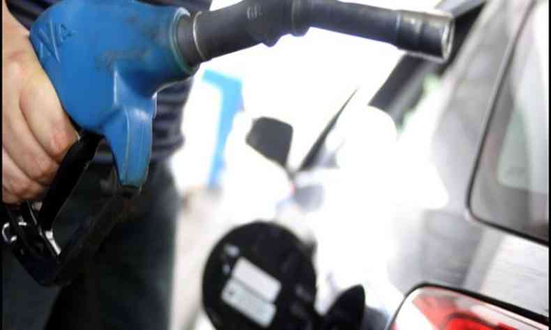 Alquotas cobradas variam e podem chegar a 34% no topo para a gasolina, a 25% para o diesel e a 32% para o etanol(foto: Divulgao)