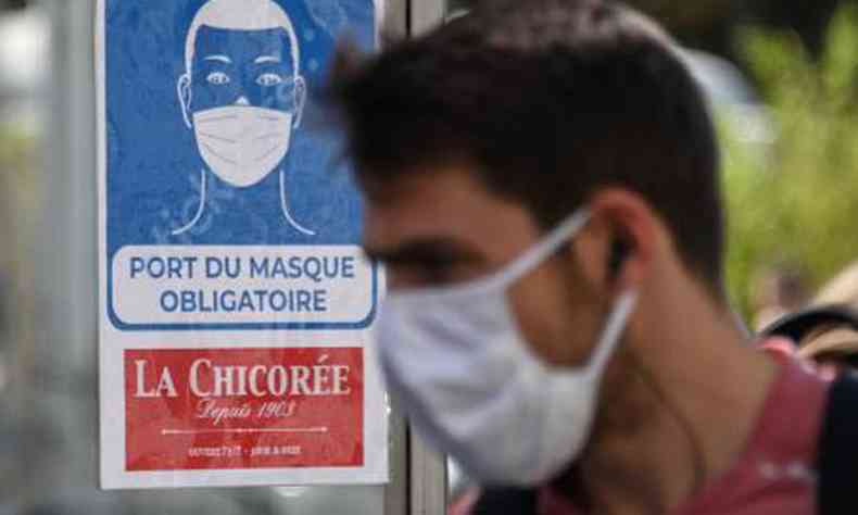 Nao europeia no deseja novo isolamento total e, para isso, tenta incentivar uso de proteo facial.(foto: Denis Charlet/AFP)