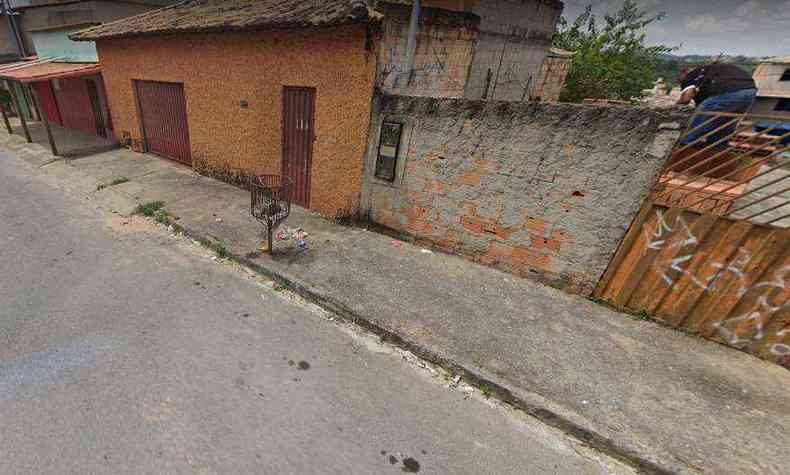 Homem de 41 anos foi morto com tiros e golpes de foice na noite dessa tera-feira (17) na Rua 2, em Ribeiro das Neves(foto: Google Maps)