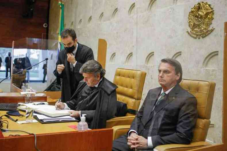 Bolsonaro permaneceu durante toda a solenidade com um semblante visivelmente contrariado(foto: Jota/Reproduo)