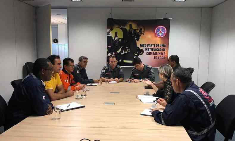 Reunio aconteceu na Cidade Administrativa e representou novo captulo na negociao entre o Corpo de Bombeiros e os grupos de atendimento voluntrio (foto: Renato Carvalho/Servio Voluntrio de Resgate de Joo Monlevade)