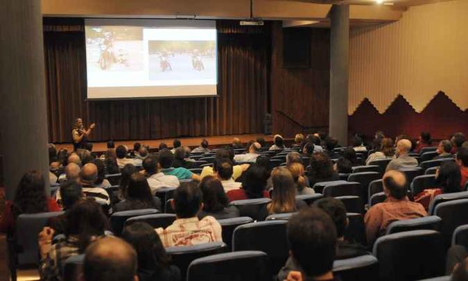 Policia Militar (PM) realiza palestra sobre segurança no teatro do Colégio Santo Agostinho(foto: Tulio Santos/EM/D.A Press) Policia Militar (PM) realiza palestra sobre segurança no teatro do Colégio Santo Agostinho(foto: Tulio Santos/EM/D.A Press)
