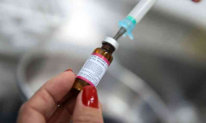 Doses da vacina trplice viral - que protege contra o sarampo, caxumba e rubola - esto disponveis, gratuitamente, nos postos de sade(foto: Marcelo Camargo/Agencia Brasil )