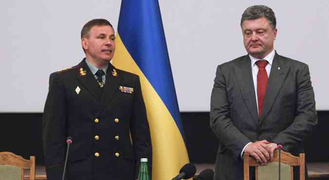 Presidente Poroshenko apresenta novo ministro da Defesa Valeri Gueletei(foto: REUTERS/Valentyn Ogirenko)