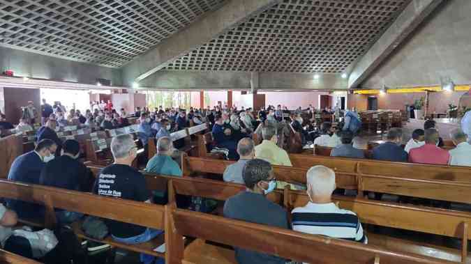 Padres de 28 municpios da Regio Metropolitana de BH esto reunidos na Serra da PiedadeArquidiocese de Belo Horizonte