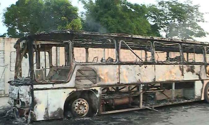 Proprietário do coletivo e empresa em que o ônibus estava cadastrado não foram identificados ainda (foto: Corpo de Bombeiros/ Divulgação ) Proprietário do coletivo e empresa em que o ônibus estava cadastrado não foram identificados ainda (foto: Corpo de Bombeiros/ Divulgação )