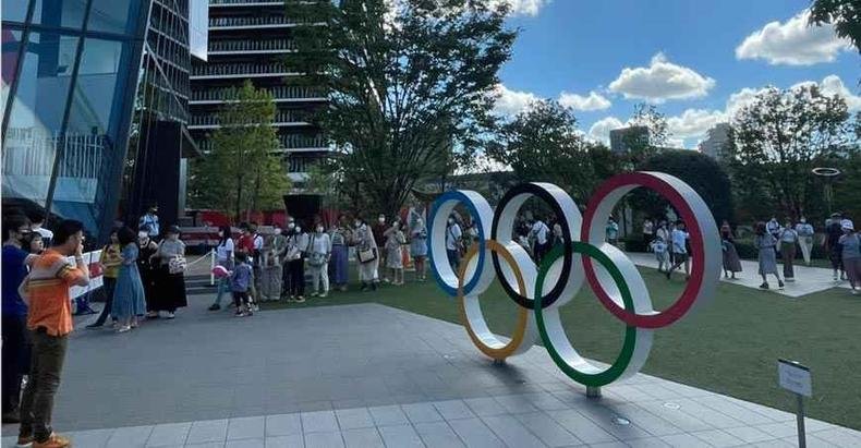 Os an�is ol�mpicos foram do glamour � oposi��o da comunidade japonesa(foto: Jo�o V�tor Marques/em/d.a press)