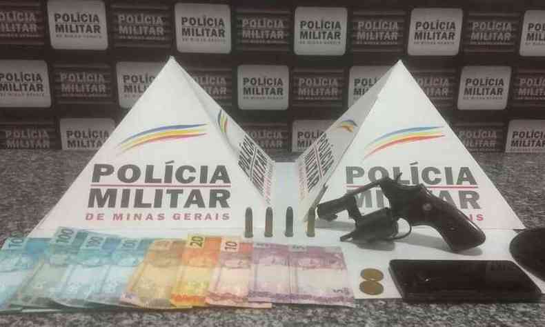Dinheiro e arma apreendidos com fugitivo do Esprito Santo(foto: Divulgao/PMMG)