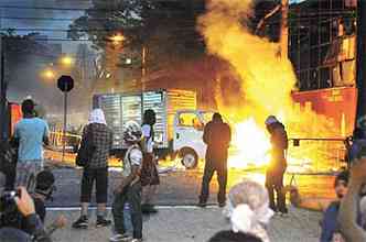 Representante do setor diz que lojas do ramo foram atacadas, saqueadas e incendiadas, apesar de insistentes pedidos de policiamento (foto: Juarez Rodrigues/EM DA Press)