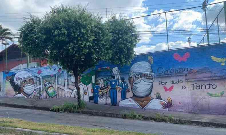 Painel em homenagem aos profissionais da sade realizado pelo projeto Ccorra - Circuito Cores da Rua