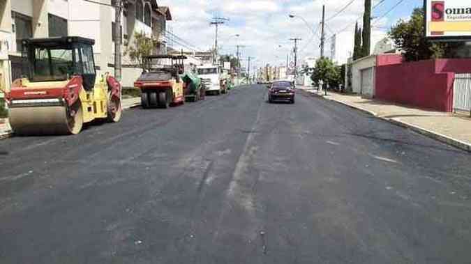 Em Arax, a reforma da Avenida Senador Montandon comeou com atraso (foto: Divulgao/Jornal da Cidade)