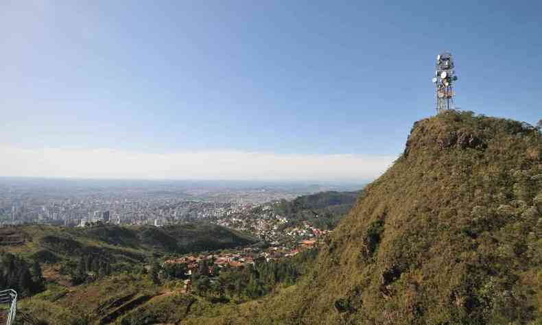 Vista da Serra do Curral a partir de Belo Horizonte