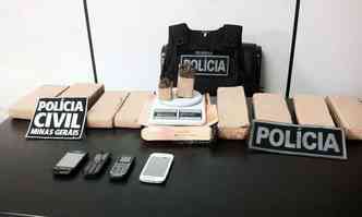 Durante buscas em uma casa no Bairro Santo Andr, a PC encontrou 10 quilos de maconha(foto: Polcia Civil/ Divulgao)