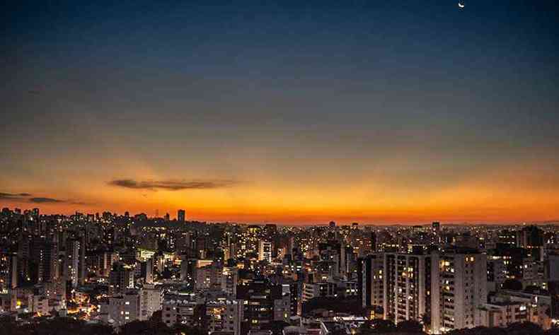Fim de tarde visto da regio Centro-Sul de Belo Horizonte(foto: Jorge Lopes/EM/DA Press)