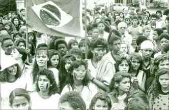 Manifestaes do Fora Collor duraram at a sada do presidente, em dezembro de 92, e ocorreram em vrias partes do pas(foto: Estevam Musso/EM - 4/9/92)