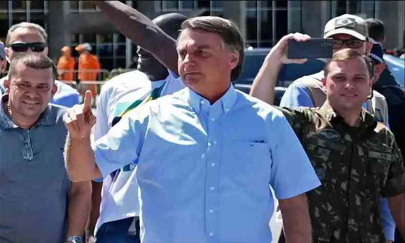 Polcia Federal cumpriu, na manh desta quarta-feira (3/5), mandado de busca e apreenso na casa do ex-presidente Jair Bolsonaro