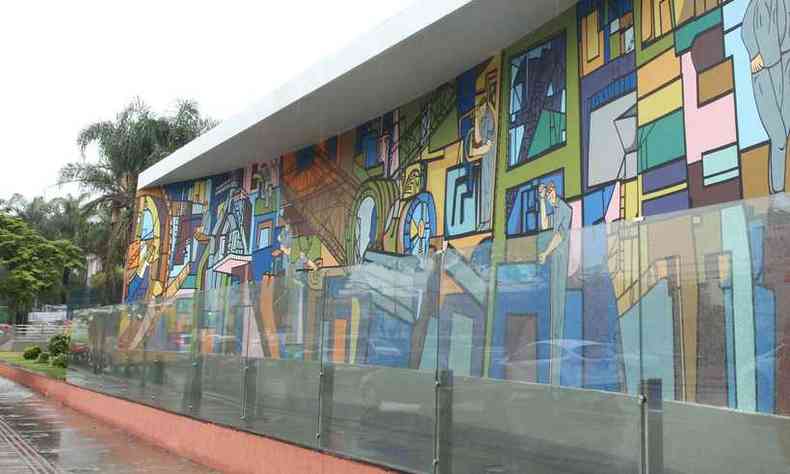 Painel na fachada do CEFET-MG, no Bairro Nova Sua(foto: Jair Amaral/EM/D.A Press)