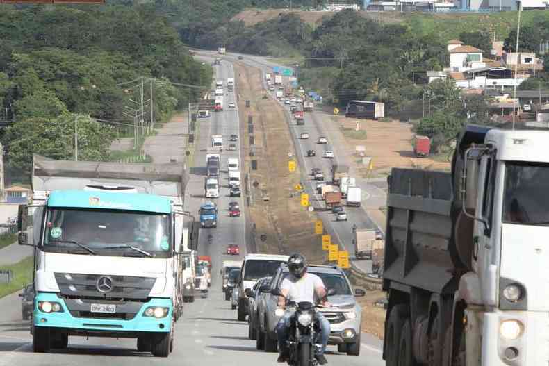 Movimento da BR-262, prximo de Juatuba