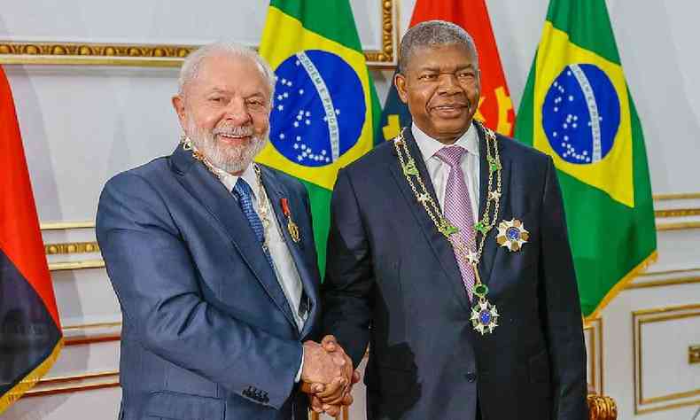 Lula e Joo Manuel Loureno com suas medalhas