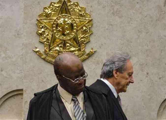 Joaquim Barbosa e Ricardo Lewandowsk desta vez concordaram: cabe ao STF decretar a perda de mandato(foto: Jose Cruz/ABR)