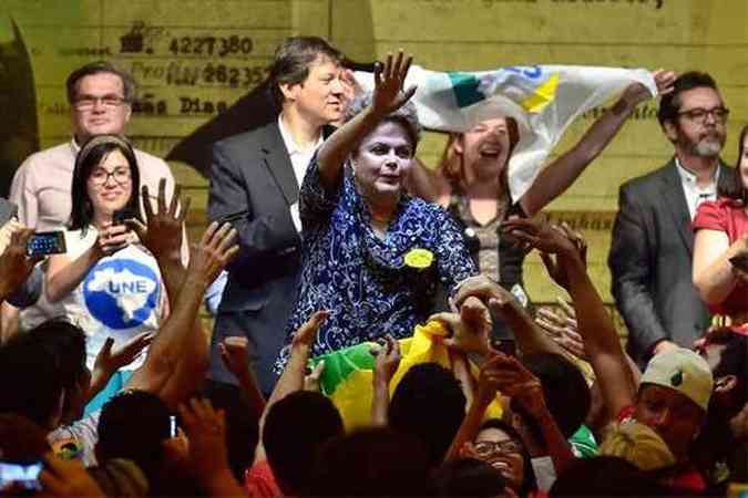 Candidata  reeleio, Dilma Rousseff reuniu-se com educadores depois de encontro com sindicalistas em SP(foto: Nelson Almeida/AFP)
