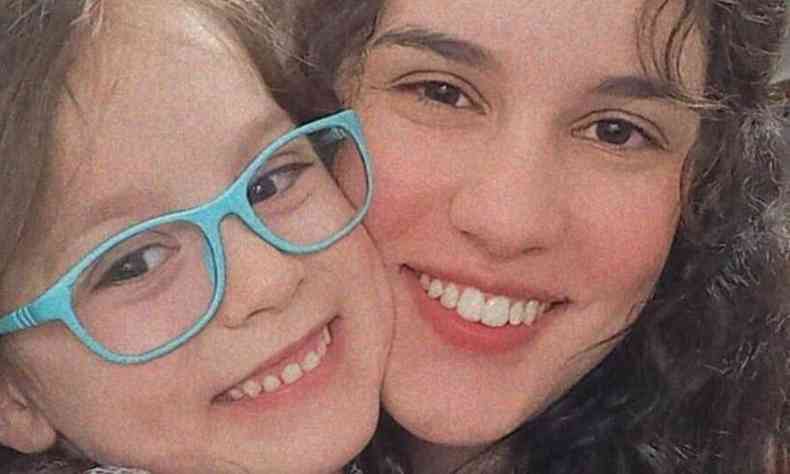 As irms Laura e Isabella Fonseca tm uma doena rara que leva a perda da viso (foto: Arquivo pessoal)