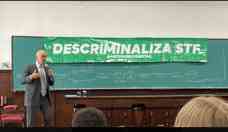 Moraes  surpreendido com protesto pr-descriminalizao das drogas 