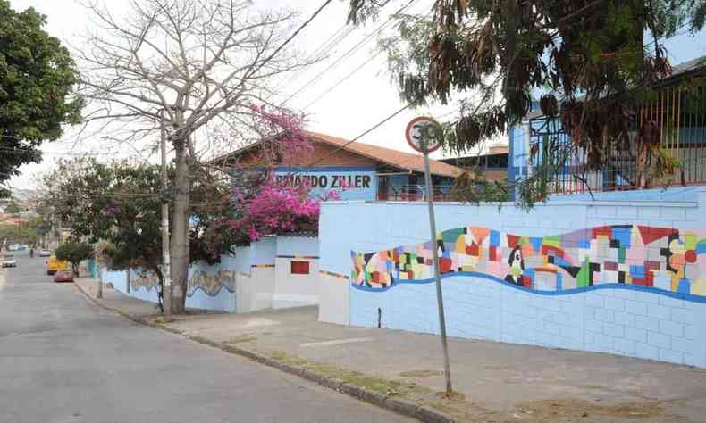 Fachada da Escola Municipal Armando Ziller, no Bairro Mantiqueira