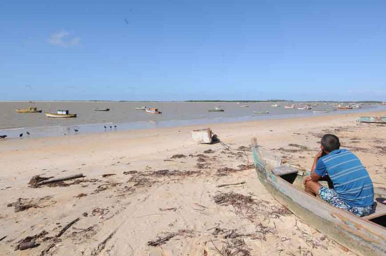Pelos termos da aquisição de 12 quilômetros nas laterais da estrada de ferro até o oceano, parte da faixa litorânea na cidade baiana de Caravelas pertenceria a Minas Gerais(foto: Beto Novaes/EM/D.A Press - 19/7/15) Pelos termos da aquisição de 12 quilômetros nas laterais da estrada de ferro até o oceano, parte da faixa litorânea na cidade baiana de Caravelas pertenceria a Minas Gerais