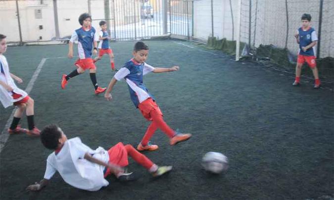 A Copa promovida pelo Celpe envolve oito seleções e mais de 100 alunos (foto: Túlio Santos/EM/DA Press) A Copa promovida pelo Celpe envolve oito seleções e mais de 100 alunos (foto: Túlio Santos/EM/DA Press)
