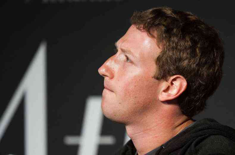 Zuckerberg admitiu que a empresa errou ao permitir compartilhamento de dados (foto: AFP / Jim WATSON )