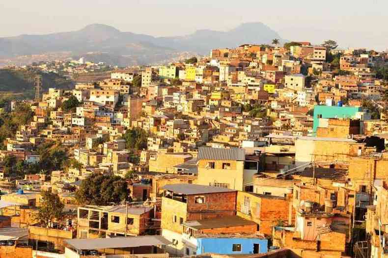 O Aglomerado da Serra rene oito vilas e abriga mais de 120 mil pessoas