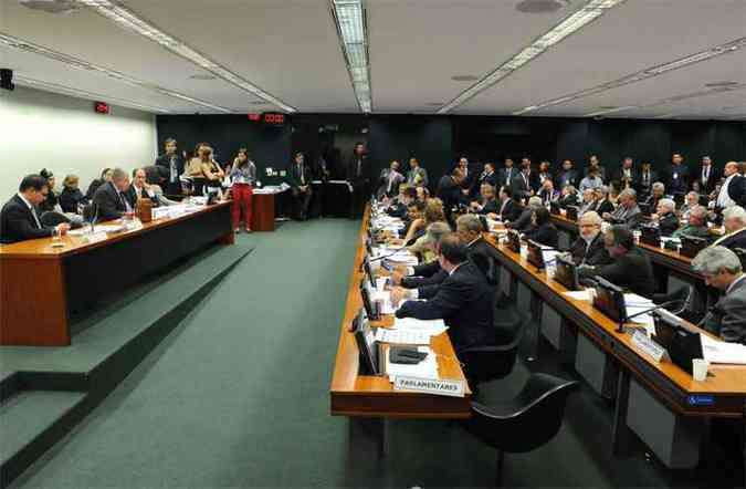 Reunio da Comisso especial da reforma da Previdncia, que aprovou relatrio para as mudanas nas regras da aposentadoria(foto: Lus Macedo/Cmara dos Deputados)