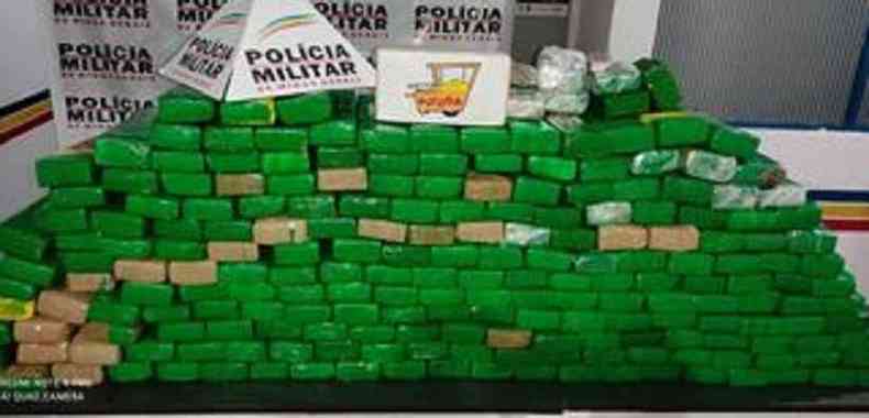 Drogas estavam escondidas em dois veculos com placas de So Paulo(foto: PMMG)