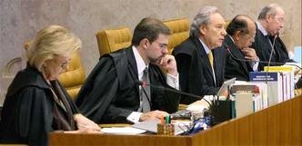 O ministro Ricardo Lewandowski (C) abriu a divergência em relação ao relator ao votar pela absolvição de réus, na segunda fase do julgamento (foto: Nelson Jr/SCO/STF) O ministro Ricardo Lewandowski (C) abriu a divergência em relação ao relator ao votar pela absolvição de réus, na segunda fase do julgamento (foto: Nelson Jr/SCO/STF)