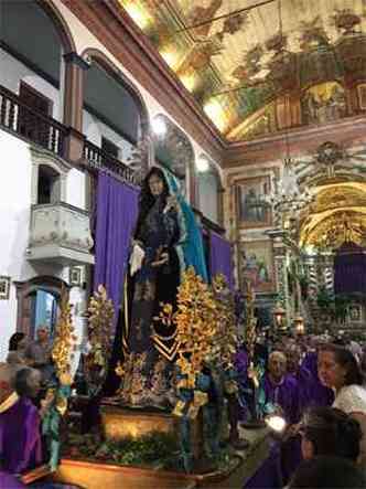 Tradicional procisso do encontro, com a imagem de Nossa Senhora das Dores, teve como destino o Santurio de Santa Luzia (foto: Marco Aurlio Fonseca/Esp. EM)