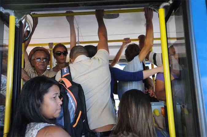 M qualidade do servio desestimula o uso do transporte coletivo(foto: Paulo Filgueiras/EM/D.A Press)