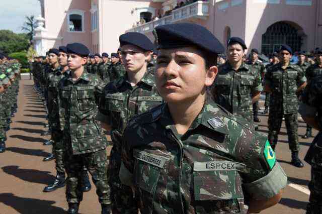 Concurso Exército: muitas vagas para homens e mulheres