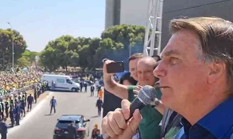 Bolsonaro discursa na Esplanada dos Ministrios, em Braslia