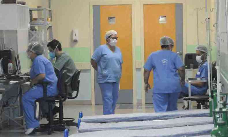 Taxa de ocupao de leitos de UTI para pacientes com COVID-19 cai e sai da zona vermelha (foto: Juarez Rodrigues/EM/D.A Press)