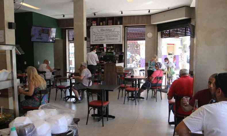 Movimento em restaurante de Belo Horizonte em 05/09/2020. Levantamento do site 'Mercado Mineiro' mostra aumento no valor da alimentao feita em restaurantes da capital, alm de grande variao de preos entre estabelecimentos(foto: Edesio Ferreira/EM/D.A Press)