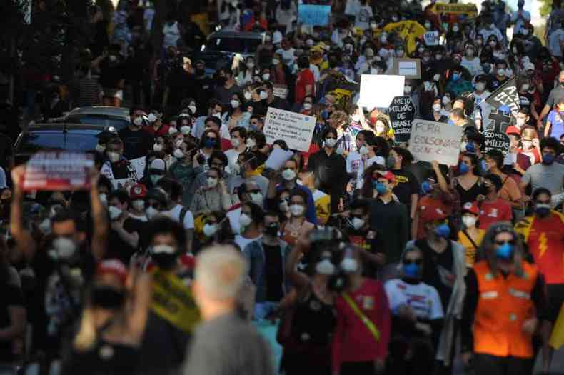 Manifestao contra governo Bolsonaro em BH neste sbado (03/07)(foto: Tulio Santos/EM/D.A. Press)