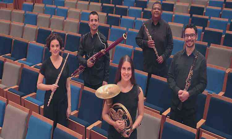 O quinteto formado por Cssia Lima (flauta,  esquerda), Adolfo Cabrerizo (fagote),  Alexandre Barros (obo), Marcus Julius Lander (clarinete) e  Alma Maria Liebrecht (trompa)