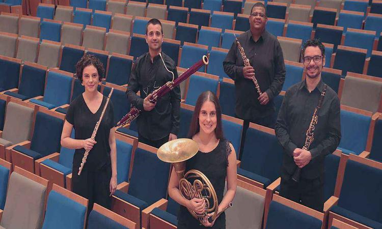 O quinteto formado por Cssia Lima (flauta,  esquerda), Adolfo Cabrerizo (fagote),  Alexandre Barros (obo), Marcus Julius Lander (clarinete) e  Alma Maria Liebrecht (trompa)