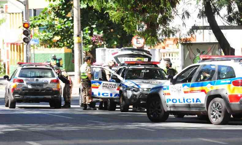 Polcia Militar foi atendeu duas ocorrncias de homicdio na Grande BH(foto: Gladyston Rodrigues/EM)
