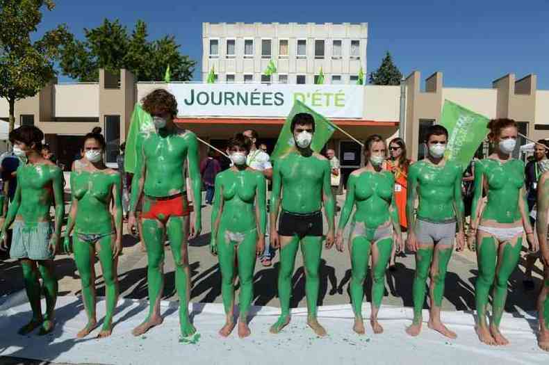 Protesto contra o 'greenwashing' em Poitiers, na Frana, em 22 de agosto de 2012