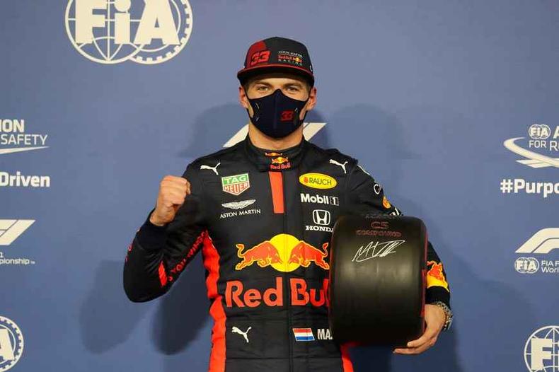 Pela primeira vez na temporada e a terceira na Frmula 1, Max Verstappen sair na primeira posio do grid de largada(foto: Kamran Jebreili/AFP)