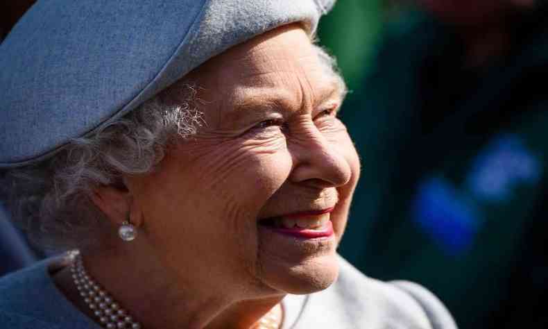 Rainha Elizabeth II sorrindo