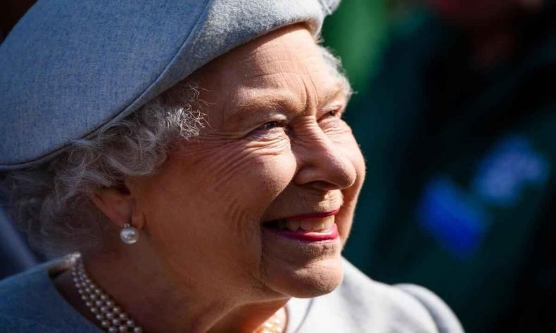 Rainha Elizabeth II sorrindo