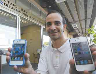 Luiz Filipe Menezes Vieira esclarece que para utilizar a tecnologia bastam dois dispositivos com a etiqueta NFC (foto: JAIR AMARAL/EM/D.A PRESS )